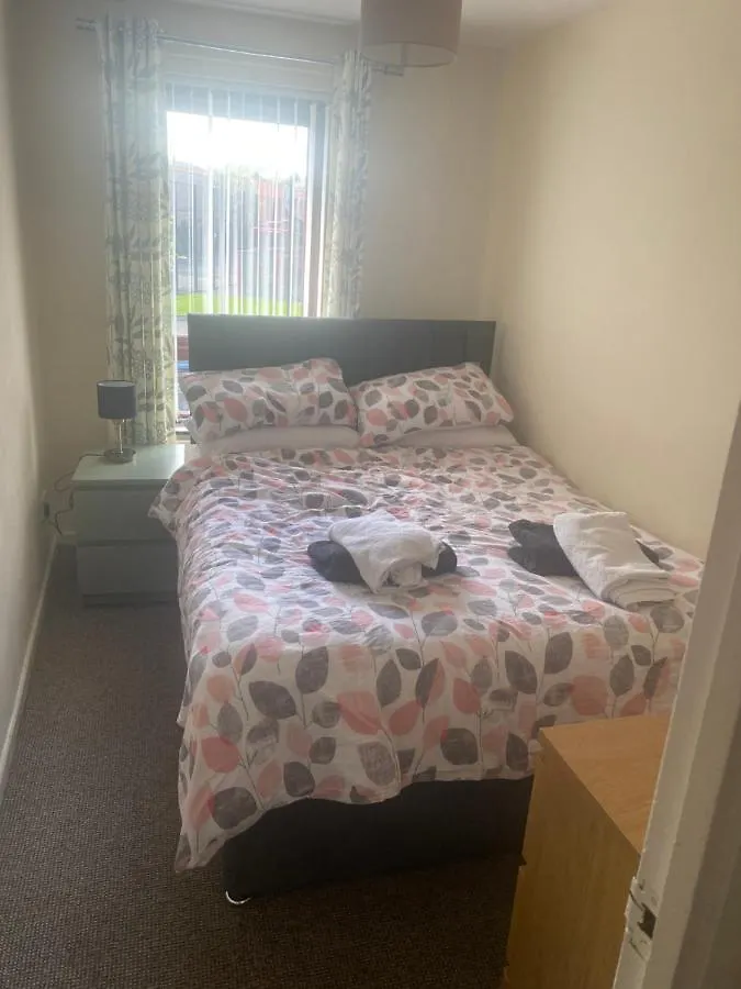 בלפסט Claire'S Airbnb 2 0*,