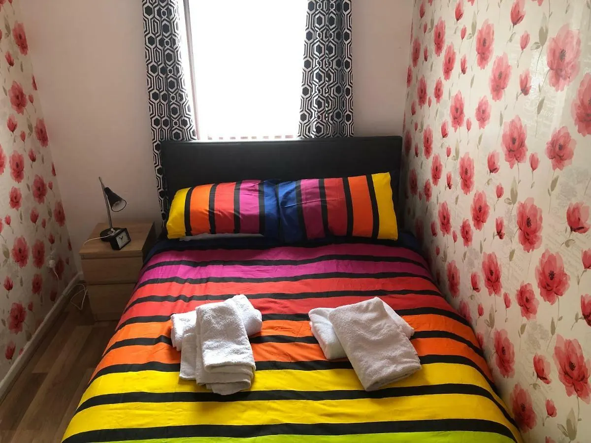 בלפסט Claire'S Airbnb 2 0*,